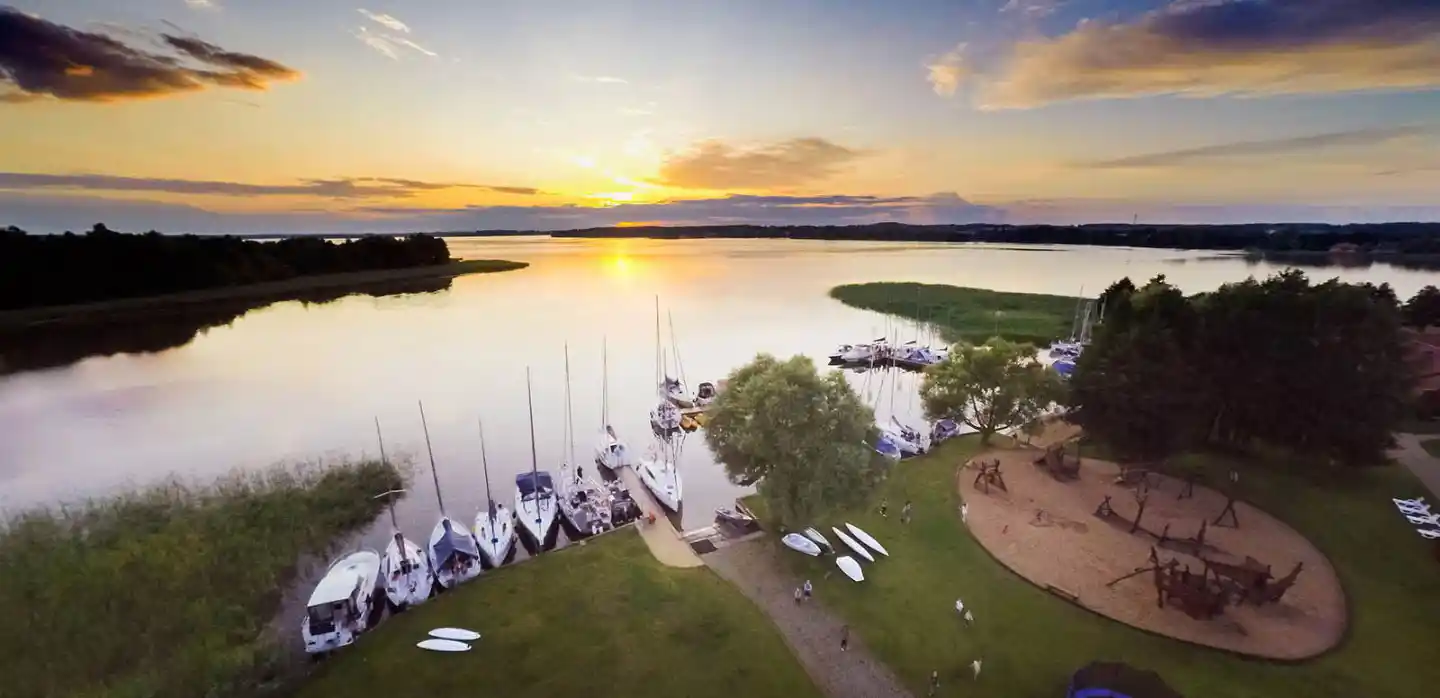 Hotel Ognisty Ptak – järv ja loodus